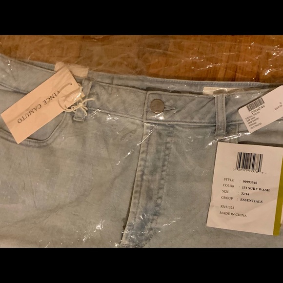 Vince Camuto Flared Bottom Jens - Picture 3 of 3